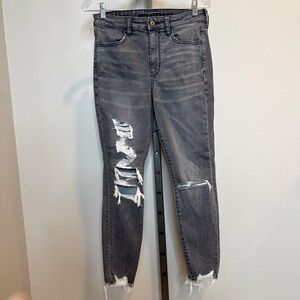 American Eagle 🦅 gray distressed Super Hi-Rise jegging size 6 short